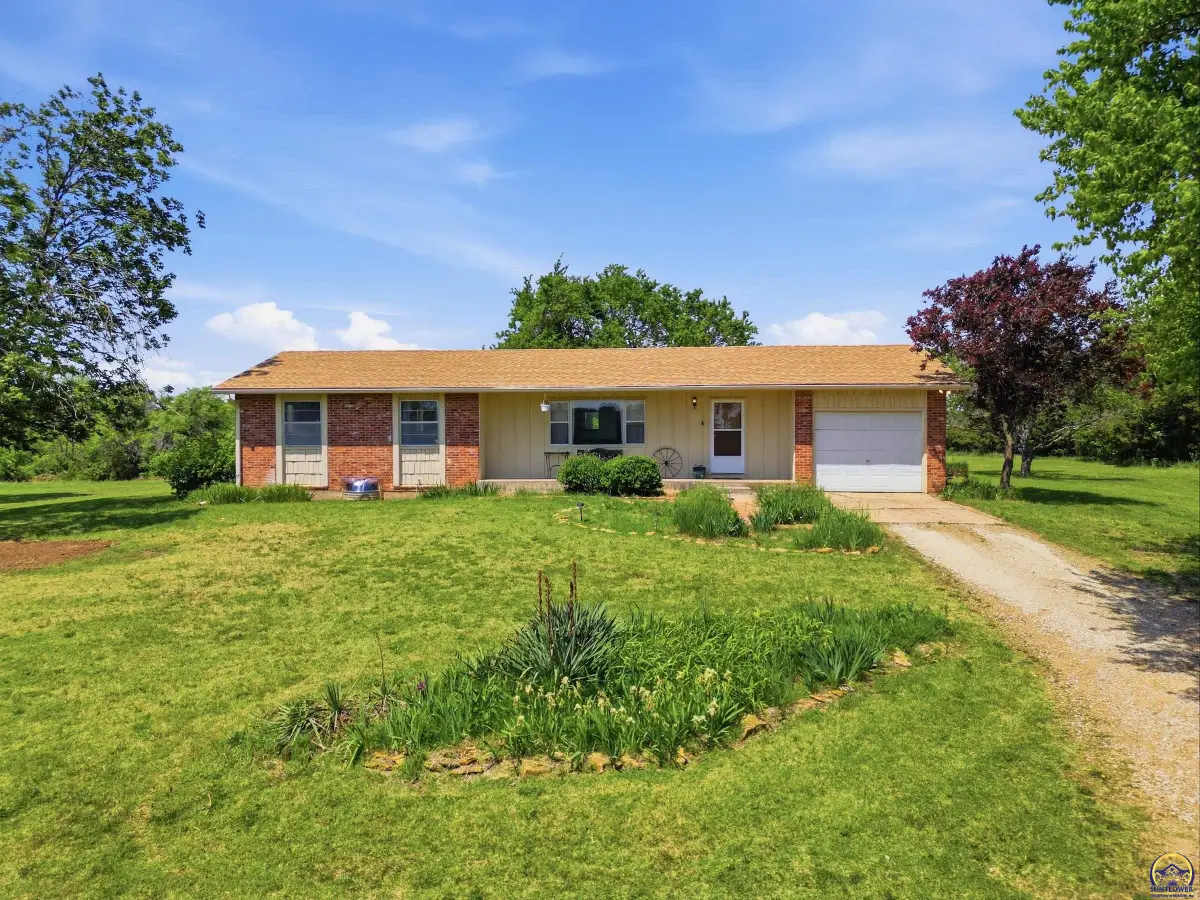 1977 (1947) NW Carlson Rd, Topeka, KS 66615 - #1