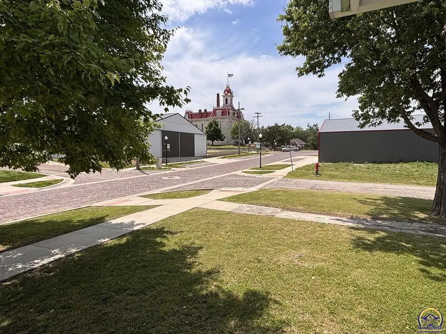 125 Pearl St, Cottonwood Falls, KS 66845 - #2