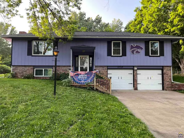 2769 SE Allen Dr, Topeka, KS 66605