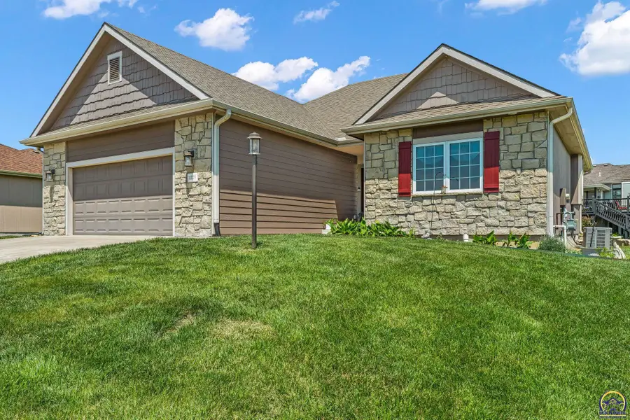 3228 SE Blazing Star Dr, Topeka, KS 66609 - #3