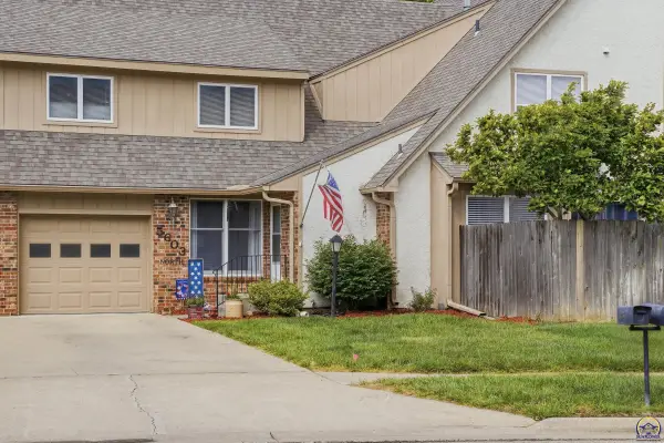 5603 SW Foxcroft North Cir #2, Topeka, KS 66614