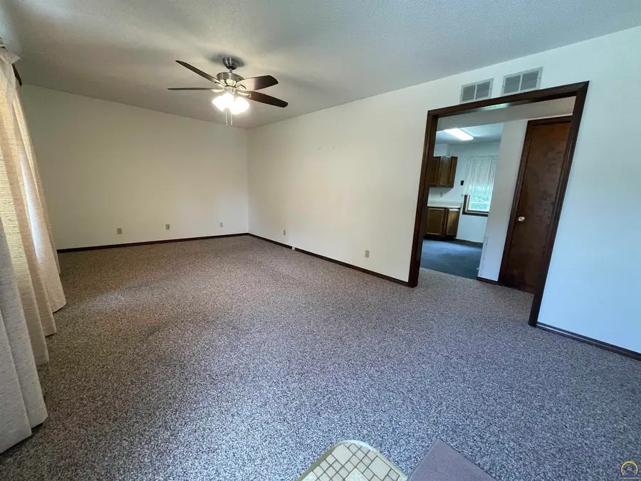 301 E Potwin Ave, Emporia, KS 66801 - #3