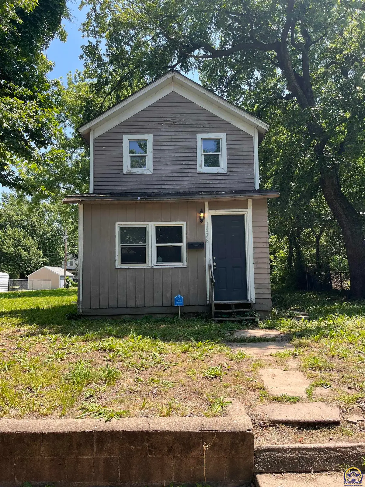 1326 NE Quincy St, Topeka, KS 66608 - #1