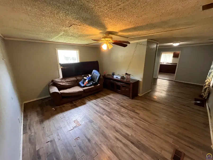 1326 NE Quincy St, Topeka, KS 66608 - #2