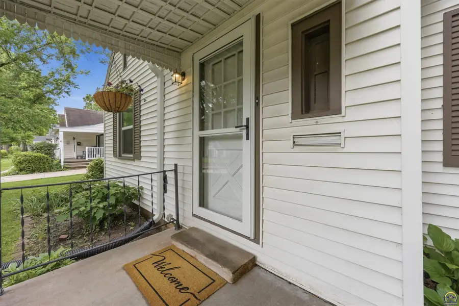 1215 SW Collins Ave, Topeka, KS 66604 - #2
