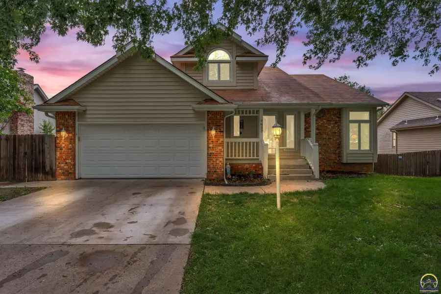 3812 SW Arvonia Pl, Topeka, KS 66610 - #2