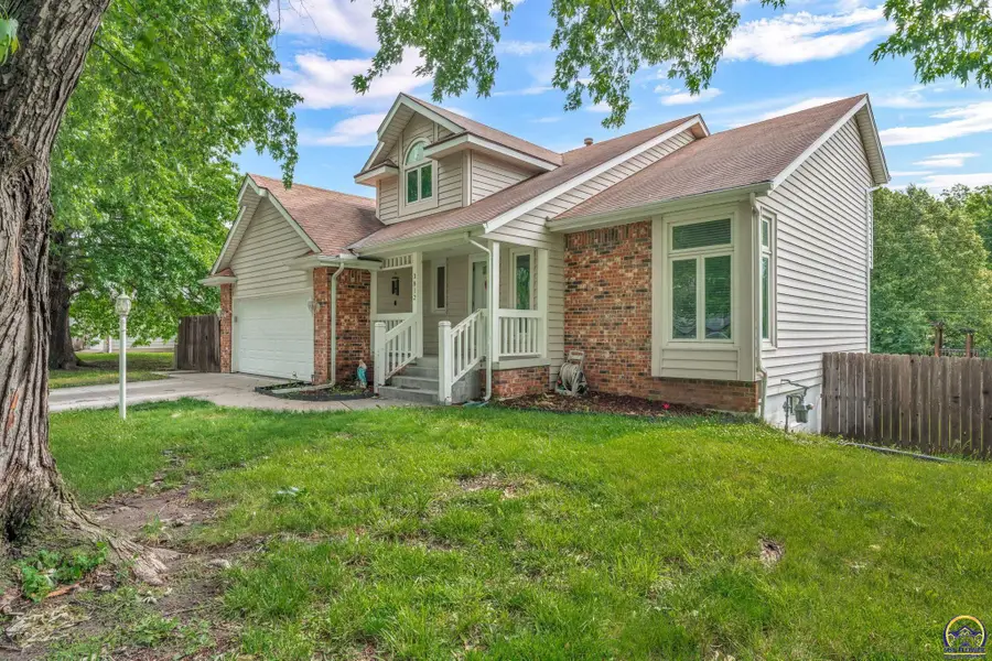 3812 SW Arvonia Pl, Topeka, KS 66610 - #3