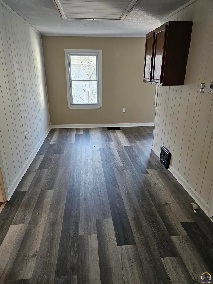 107 SW Taylor St, Topeka, KS 66603 - #3