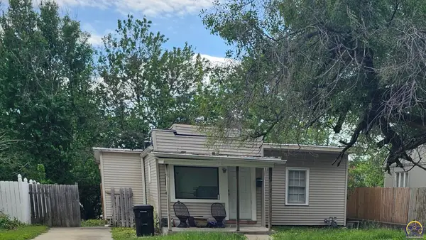 922 SW Cambridge Ave, Topeka, KS 66606