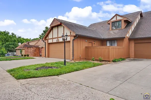 5647 SW Hawick Ln, Topeka, KS 66614-4183