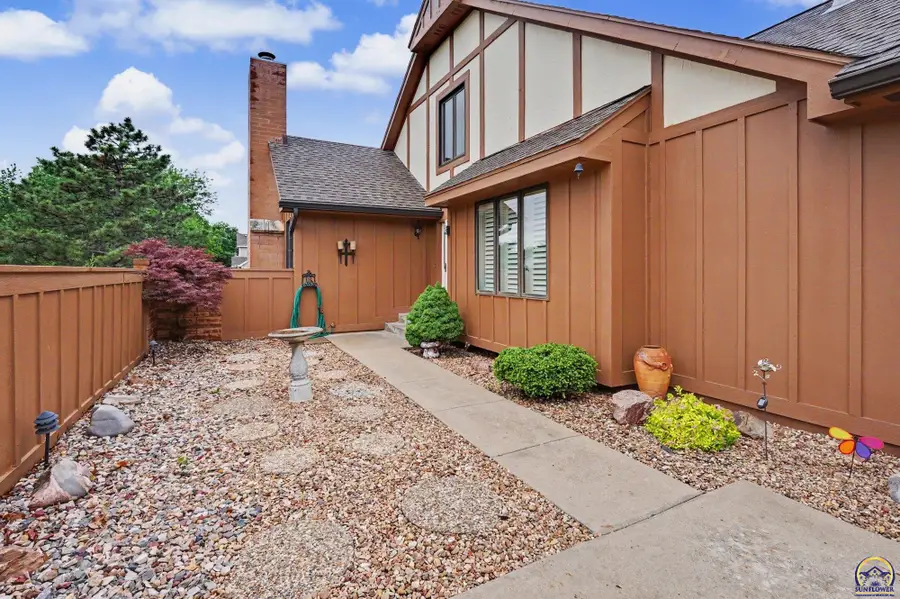 5647 SW Hawick Ln, Topeka, KS 66614-4183 - #2