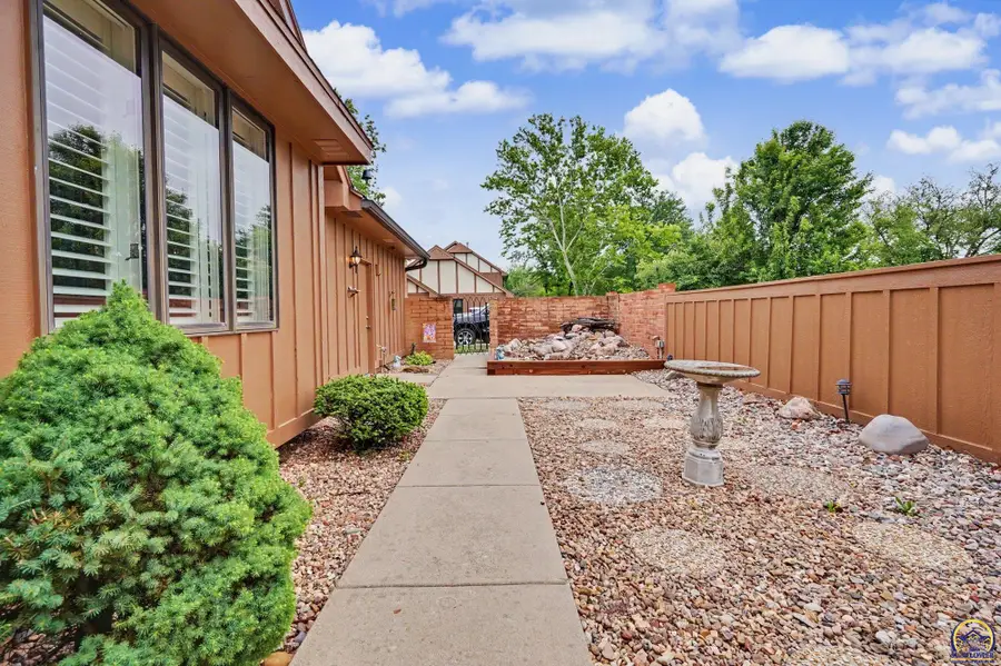 5647 SW Hawick Ln, Topeka, KS 66614-4183 - #3