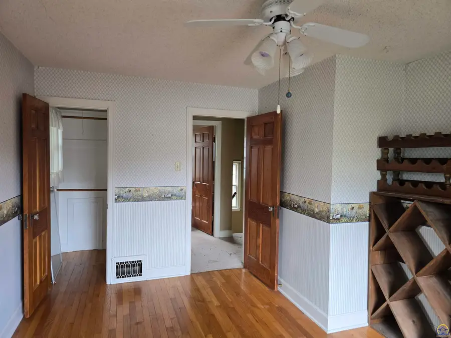 2701 SW Harland Ct, Topeka, KS 66604 - #3
