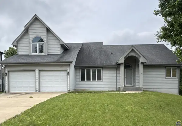 5721 SW Westport Cir, Topeka, KS 66614