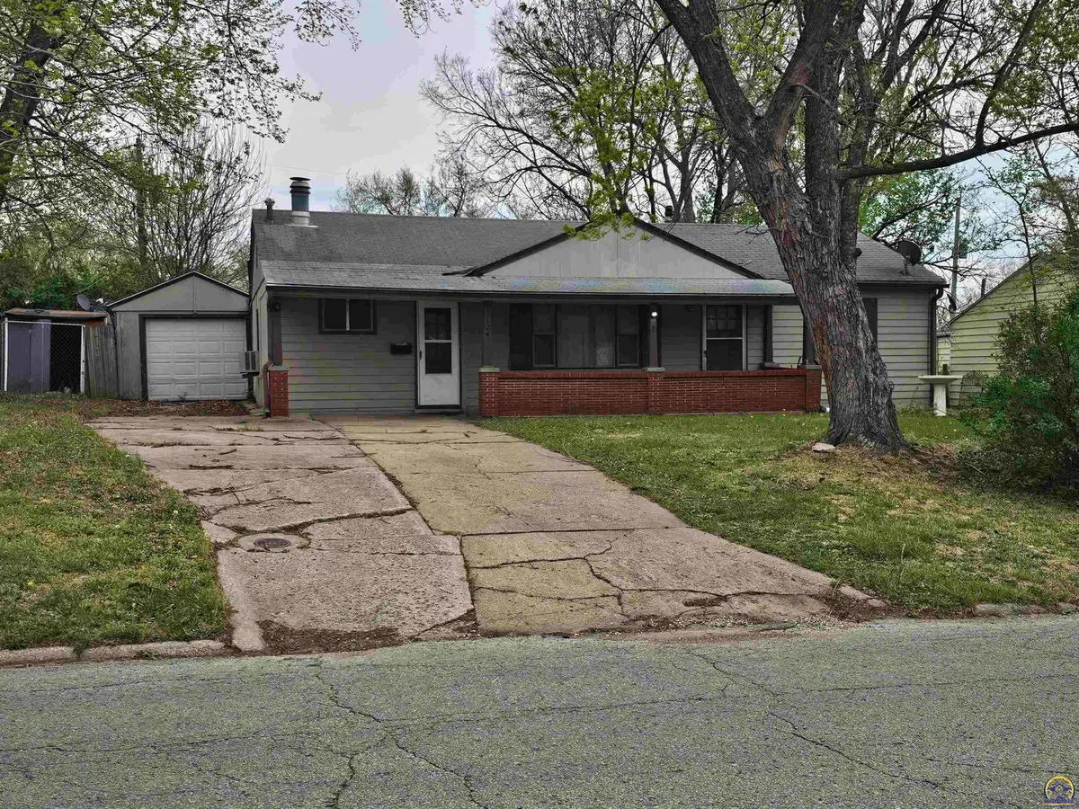 2124 SW Morningside Rd, Topeka, KS 66614 - #1