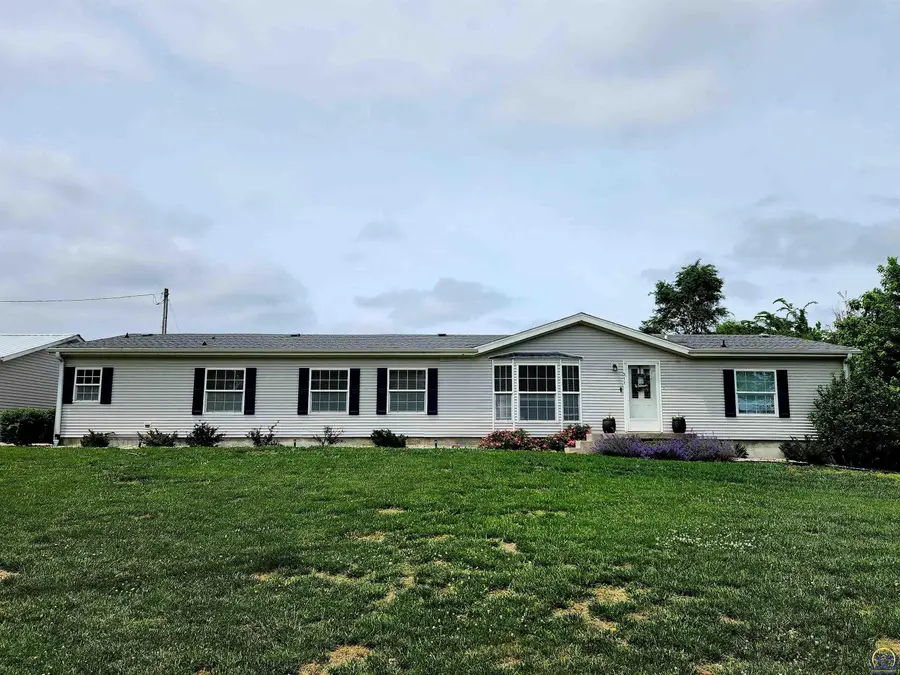 311 7th St, Wetmore, KS 66550 - #2