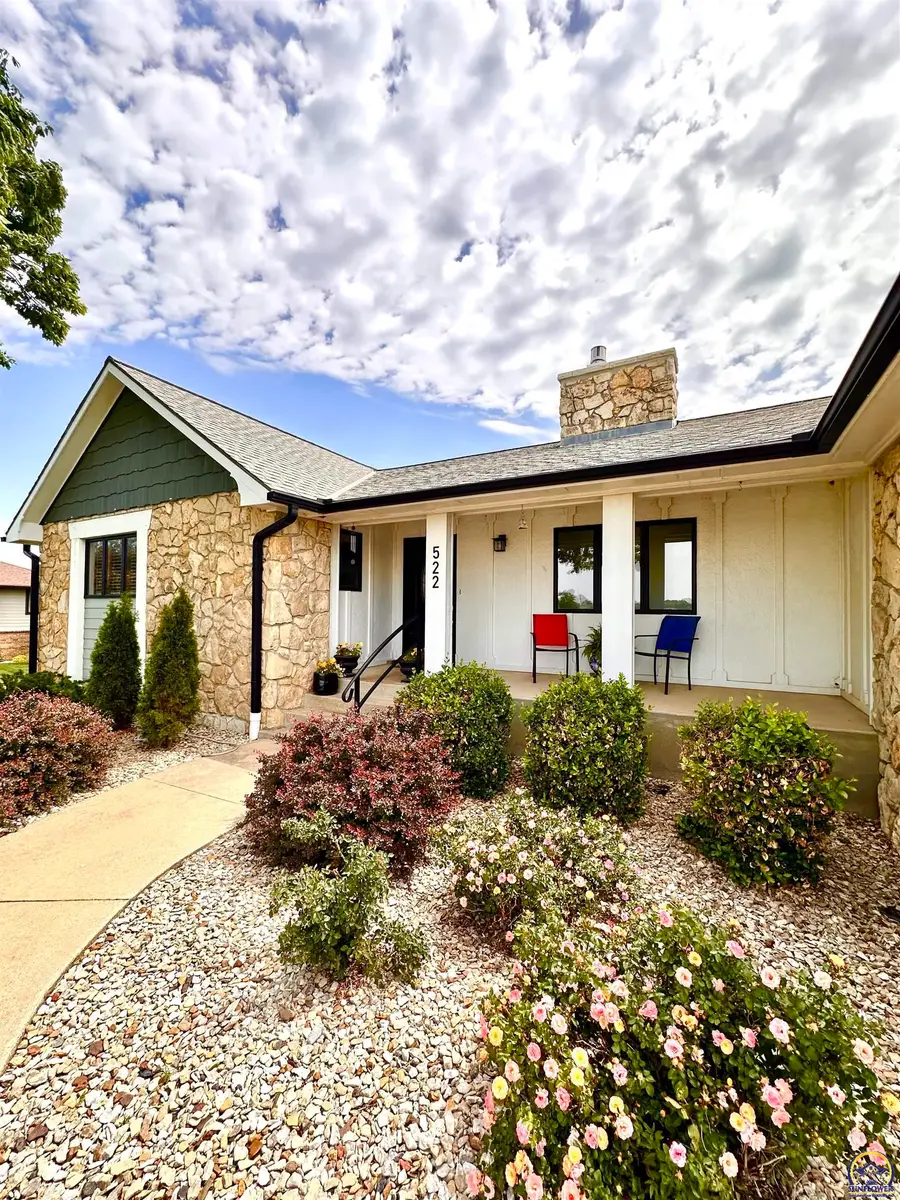 522 N Country Ln, Council Grove, KS 66846 - #3