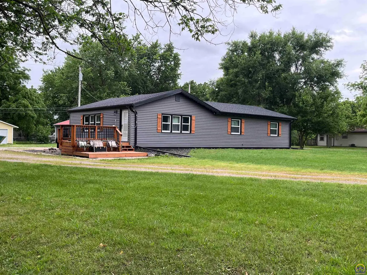 267 Main St, Osage City, KS 66523 - #1