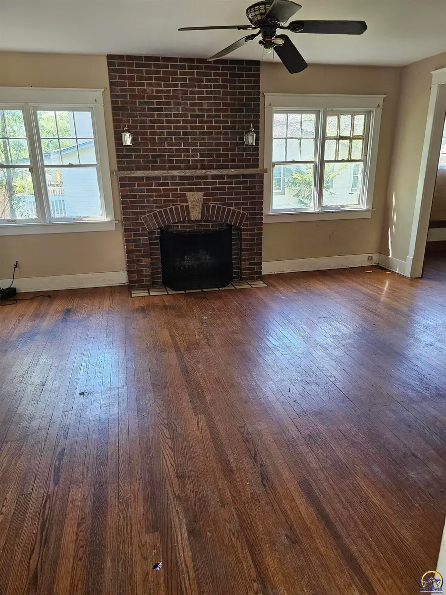 713 SW Clay St, Topeka, KS 66606 - #3
