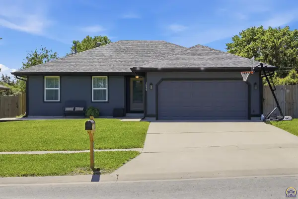 7537 SW 26th St, Topeka, KS 66614