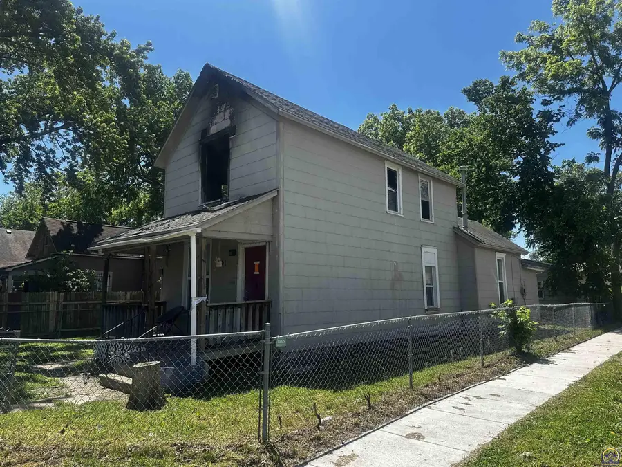 541 NE Grattan St, Topeka, KS 66616 - #2