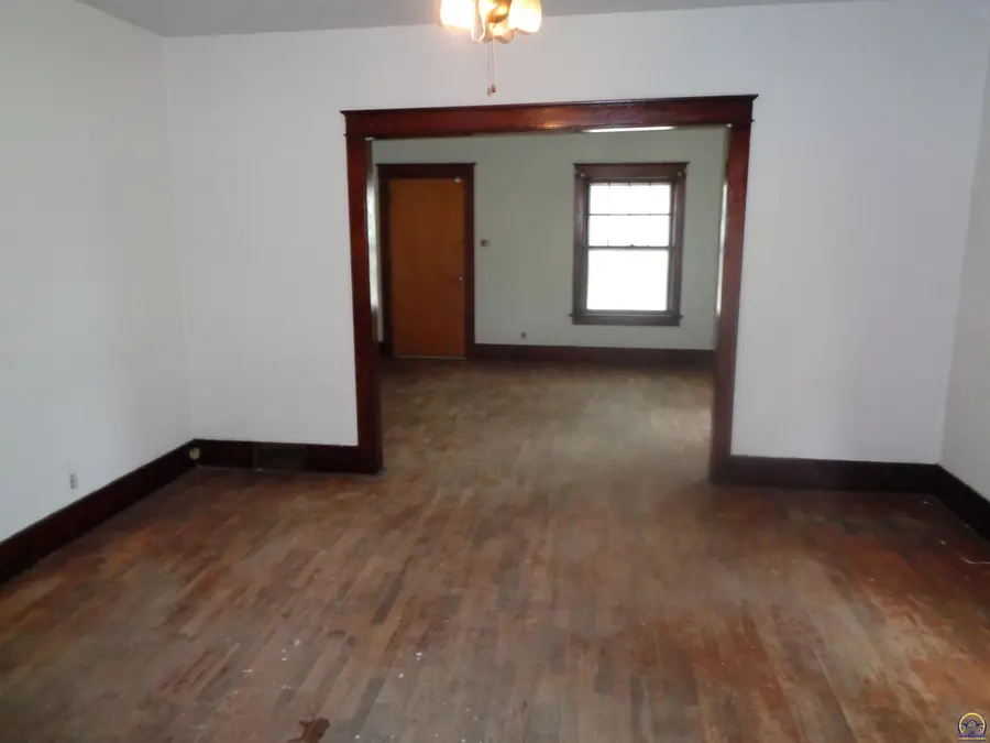 1347 NE Winfield Ave, Topeka, KS 66616 - #2
