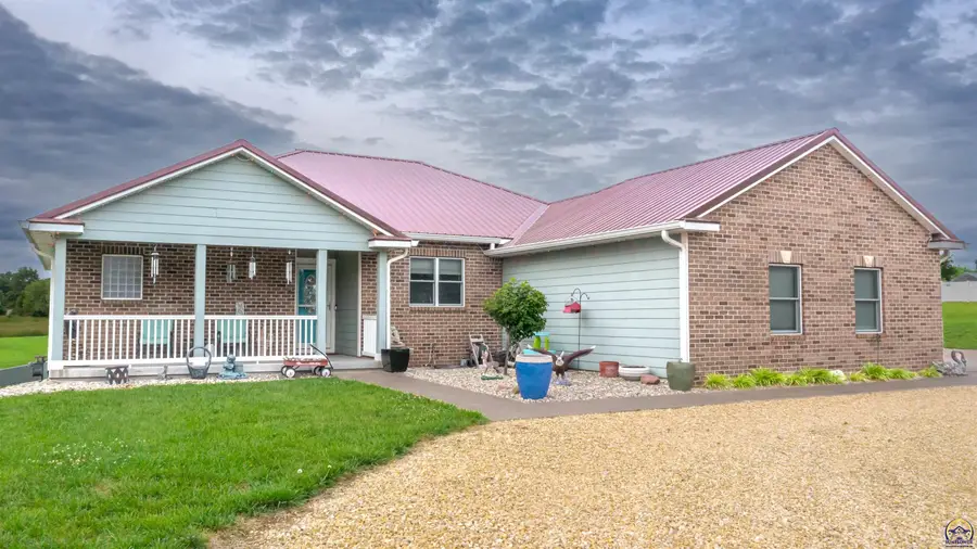 2210 NE 35th St, Topeka, KS 66617 - #2