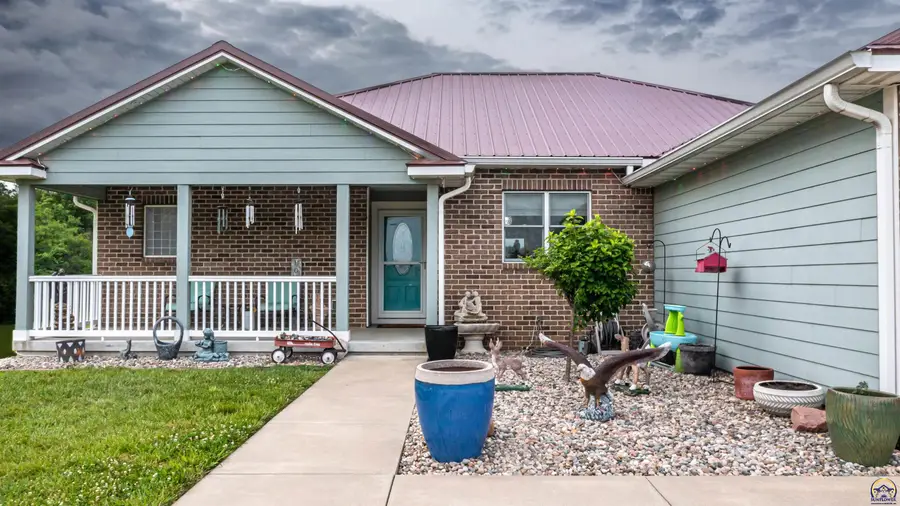 2210 NE 35th St, Topeka, KS 66617 - #3