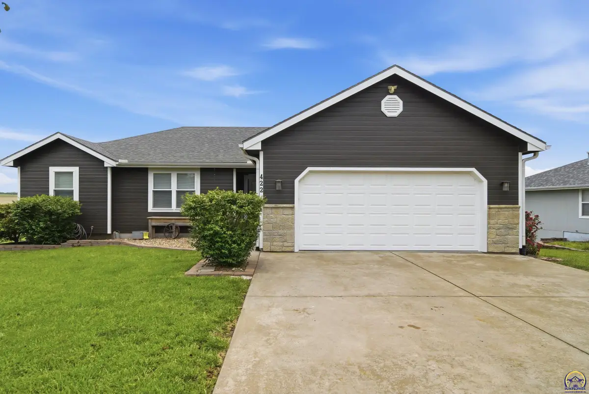 422 Prairie Bend Dr, Meriden, KS 66512 - #1