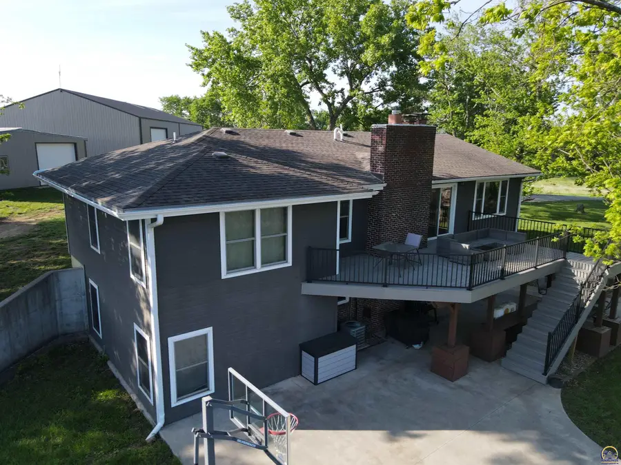 24298 M Rd, Holton, KS 66436 - #2