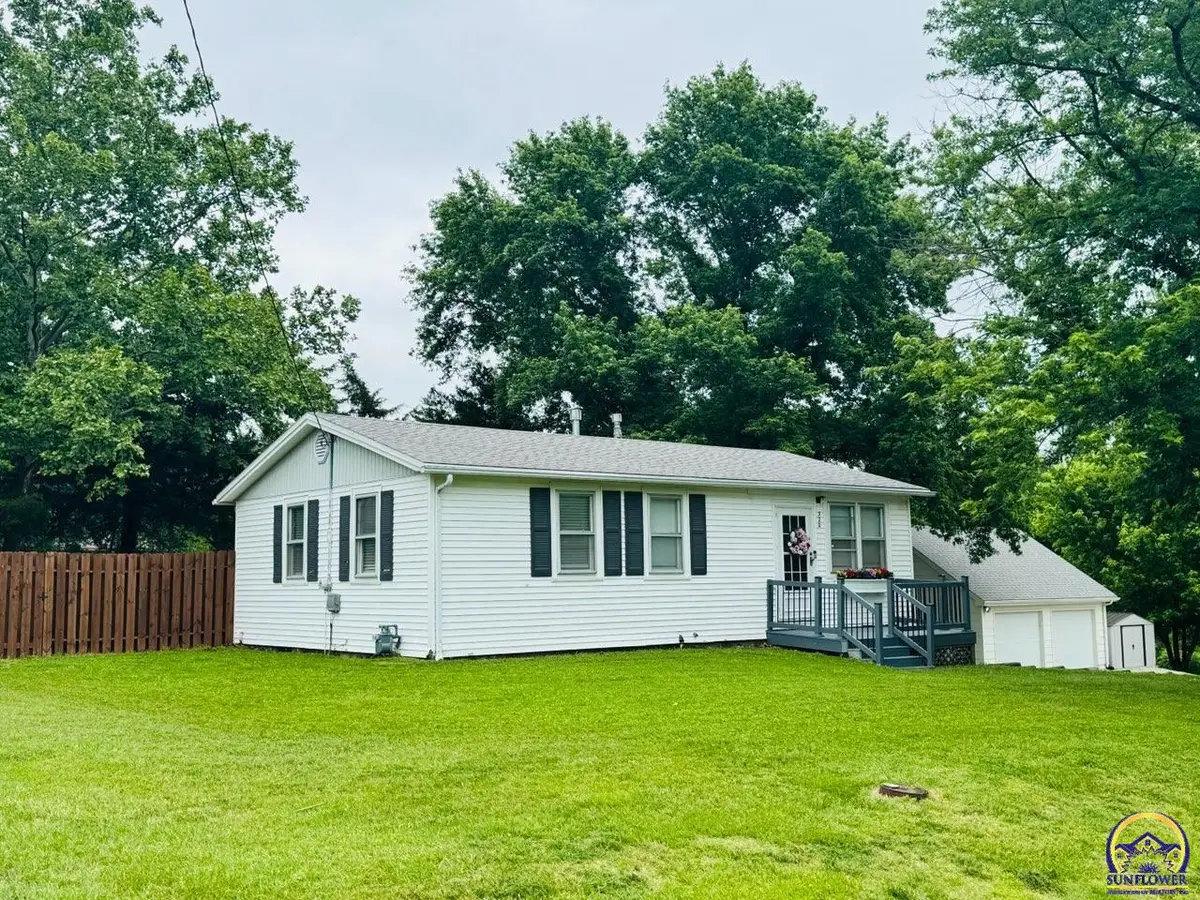 320 NE 58th St, Topeka, KS 66617 - #1
