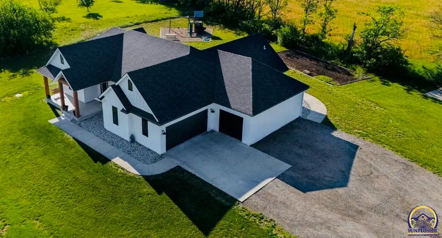 4925 SE 21st St, Tecumseh, KS 66542 - #2