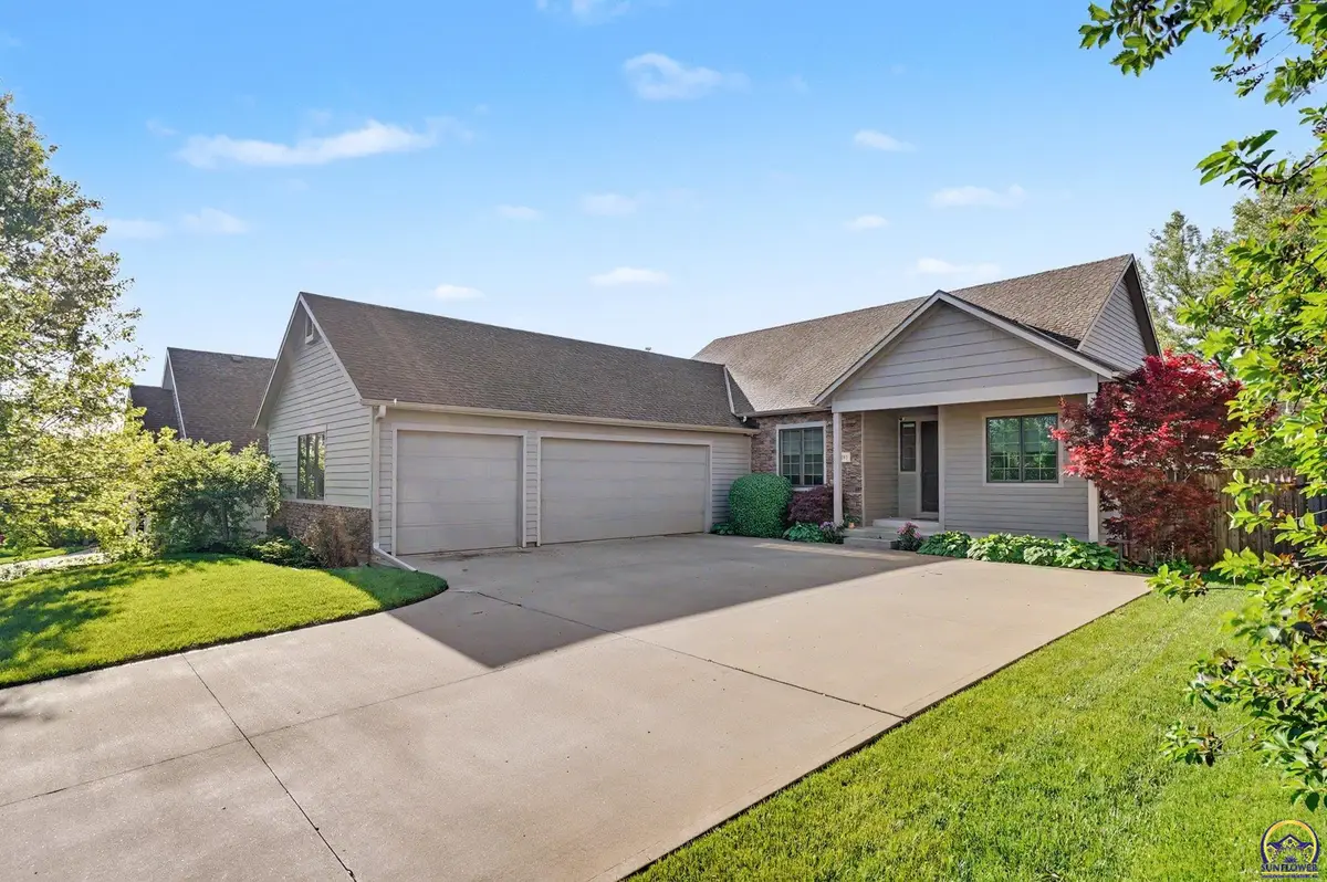 6205 Crystal Ln, Lawrence, KS 66049-5025 - #1