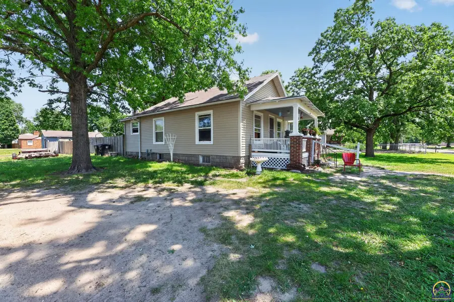 400 NE Burgess St, Topeka, KS 66608 - #2