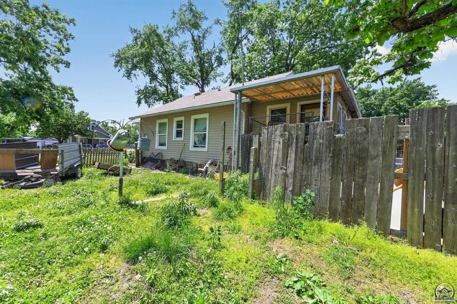 400 NE Burgess St, Topeka, KS 66608 - #3