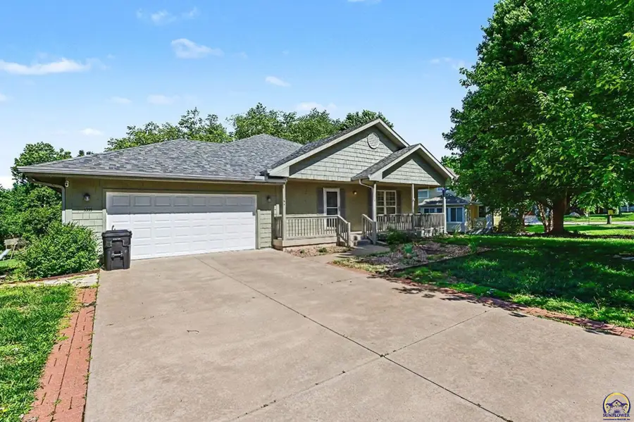 3355 SW Westport Dr, Topeka, KS 66614 - #2