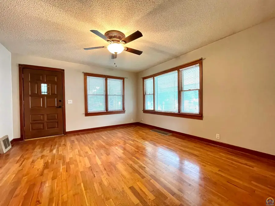 1511 NW Jackson St, Topeka, KS 66608 - #3