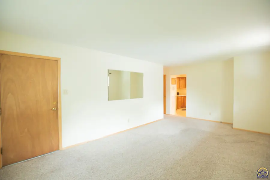 1905 SW Meadow Ln, Topeka, KS 66604 - #3