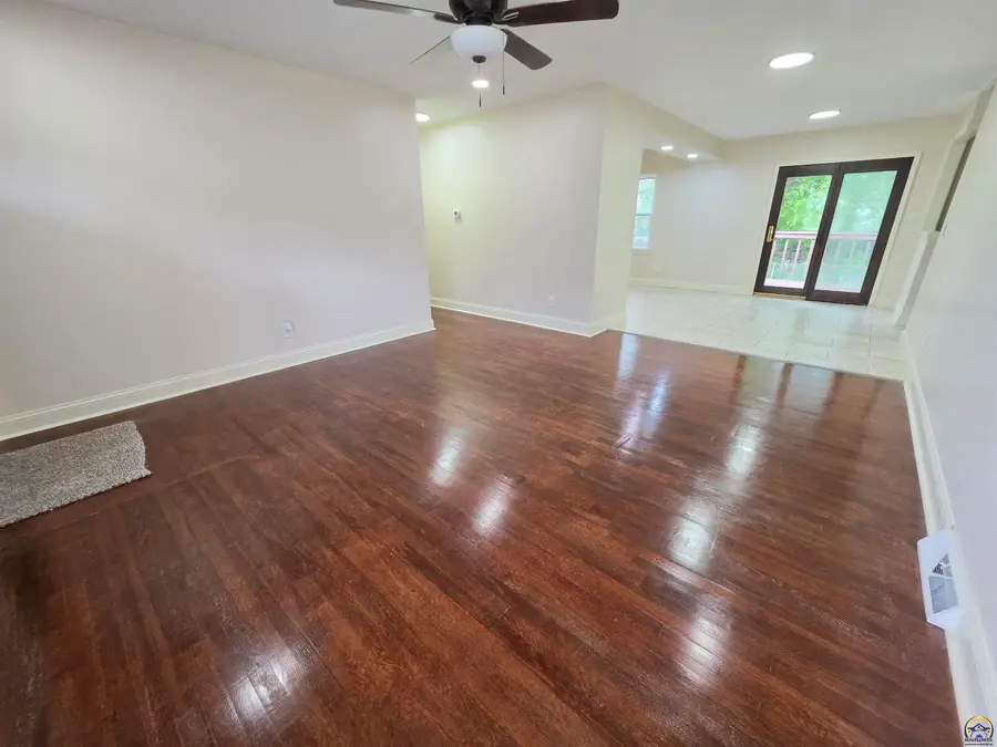 1100 SE 35th Ter, Topeka, KS 66605 - #2