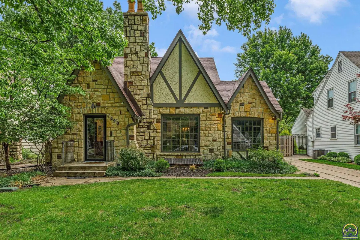 1290 SW Pembroke Ln, Topeka, KS 66604 - #1