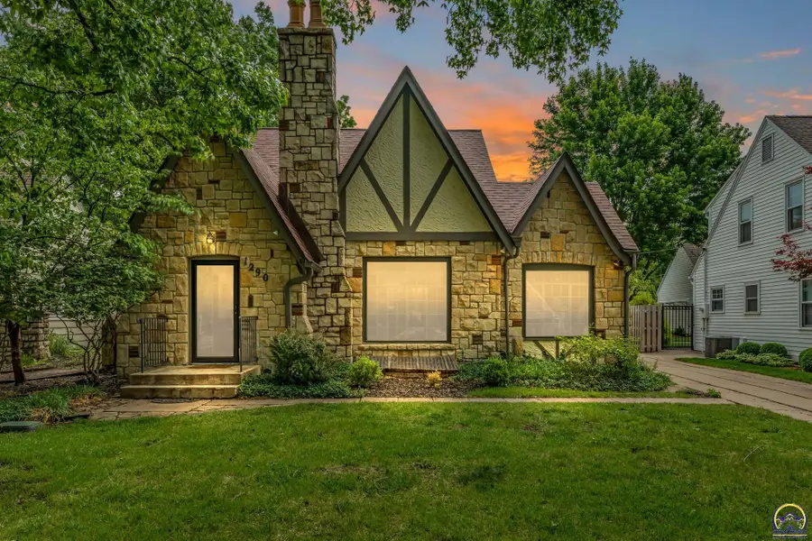 1290 SW Pembroke Ln, Topeka, KS 66604 - #3