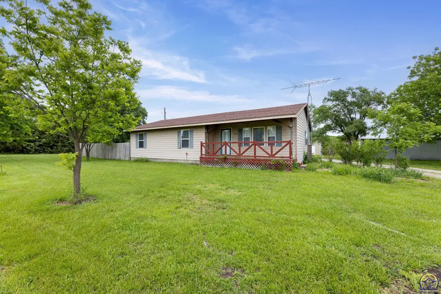 1118 N 11th St, Osage City, KS 66523 - #2