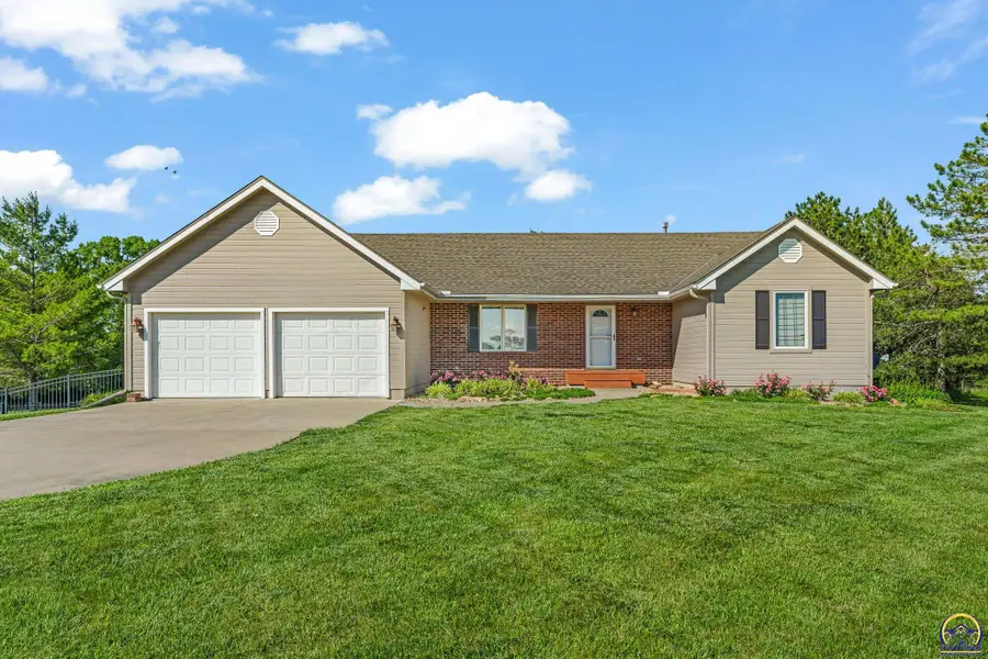 9015 SW 53rd St, Topeka, KS 66610 - #2
