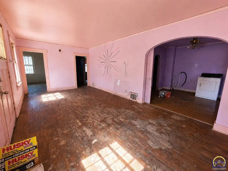 711 SE Lawrence St, Topeka, KS 66607 - #3