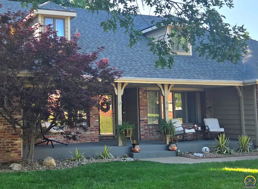 325 SW Whitehall Ln, Topeka, KS 66606 - #2