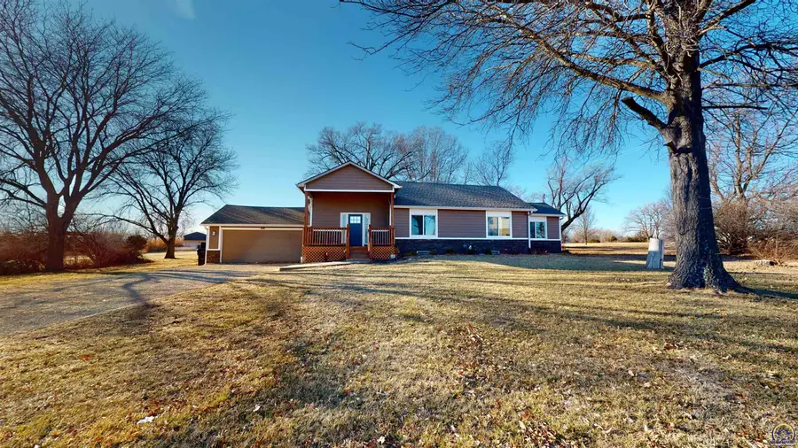 4741 NW Rochester Rd, Topeka, KS 66617 - #2
