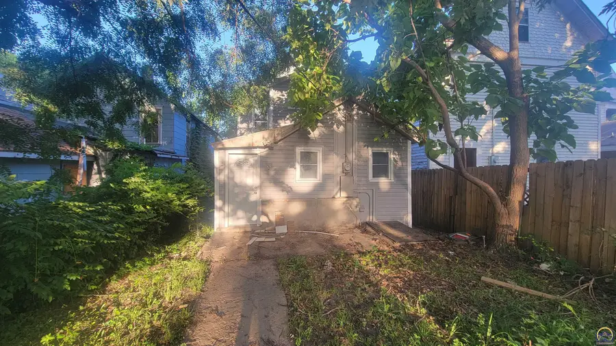 223 SW Harrison St, Topeka, KS 66603 - #2