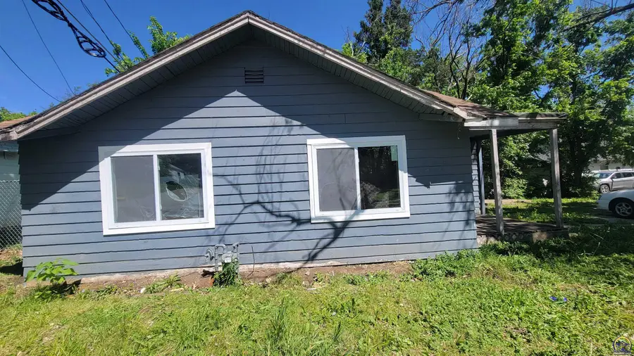 2324 SE Indiana Ave, Topeka, KS 66605 - #2