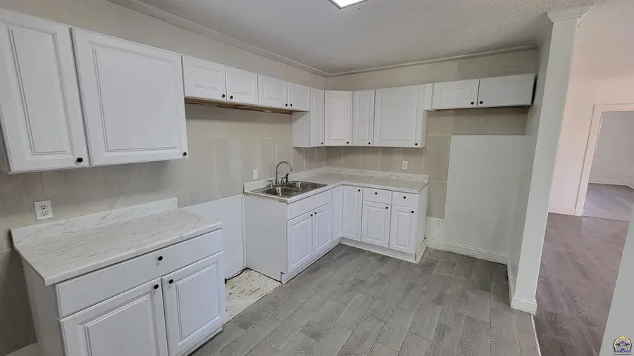 1800 NW Fillmore St, Topeka, KS 66608 - #2