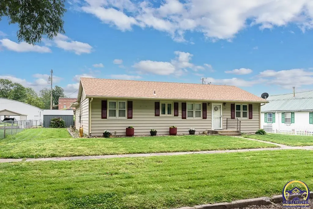 207 Main St, Perry, KS 66073 - #1